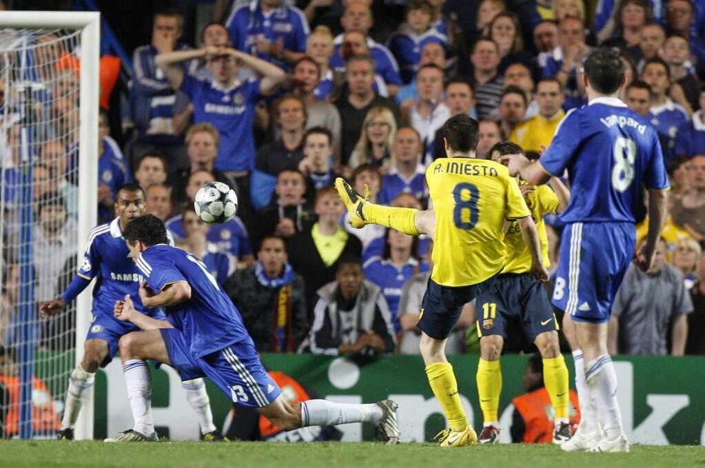 Iniesta scores a goal against Chelsea in Champions League 2009