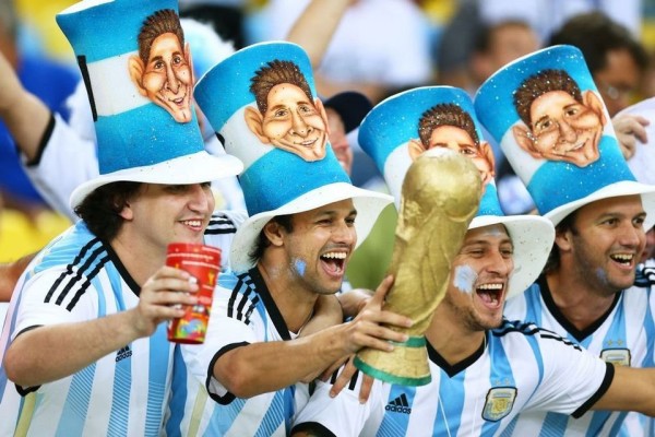 Argentine fans holding the World Cup